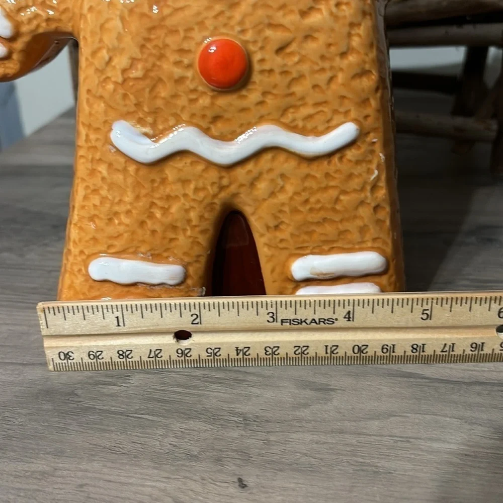 VINTAGE PRE OWNED GINGERBREAD MAN COOKIE JAR 9.5